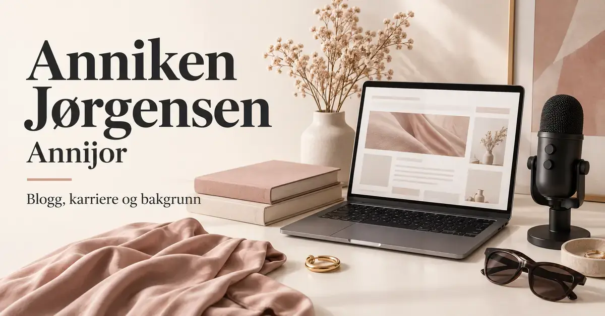 Illustrasjon med teksten «Anniken Jørgensen – Annijor: Blogg, karriere og bakgrunn» sammen med en bærbar datamaskin, bøker, mikrofon, smykke og stoff i duse farger.